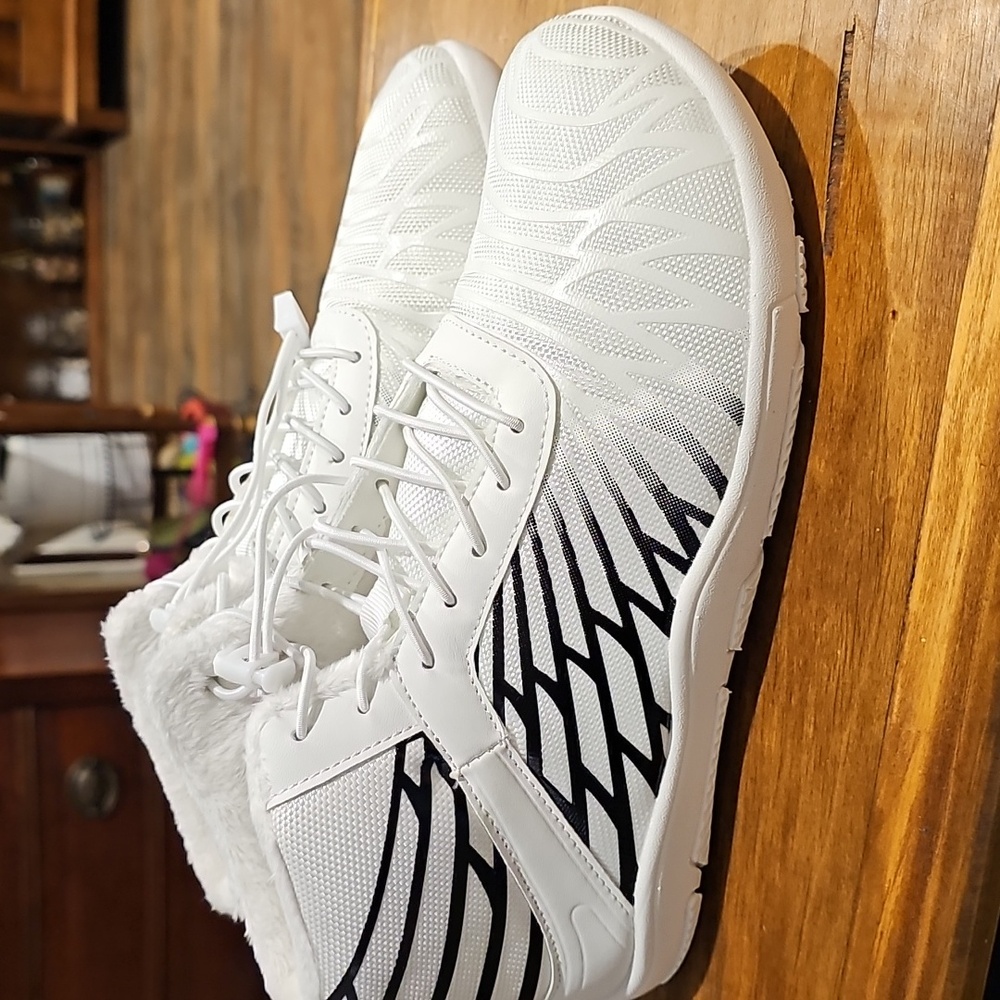 💖 HIKE FOOTWEAR BLACK & WHITE  Hiking Boots  (💲price reduced!) 💖 NWT
